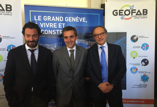 Photo, de gauche à droite : Gabriel Doublet, Vice-président de l'ARC Syndicat mixte - François Longchamp, Président du GLCT Grand Genève et Président du Conseil d’Etat de la République et Canton de Genève - Yves Flückiger, Recteur de l’UNIGE, Université de Genève. Crédit photo : Grand Genève. Photo, de gauche à droite : Gabriel Doublet, Vice-président de l'ARC Syndicat mixte - François Longchamp, Président du GLCT Grand Genève et Président du Conseil d’Etat de la République et Canton de Genève - Yves Flückiger, Recteur de l’UNIGE, Université de Genève. Crédit photo : Grand Genève.