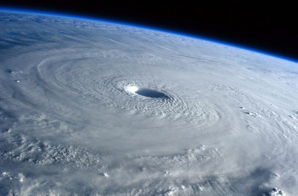 Changement climatique depuis l'espace... Ségolène Royal s'entretient avec l'astronaute Thomas Pesquet